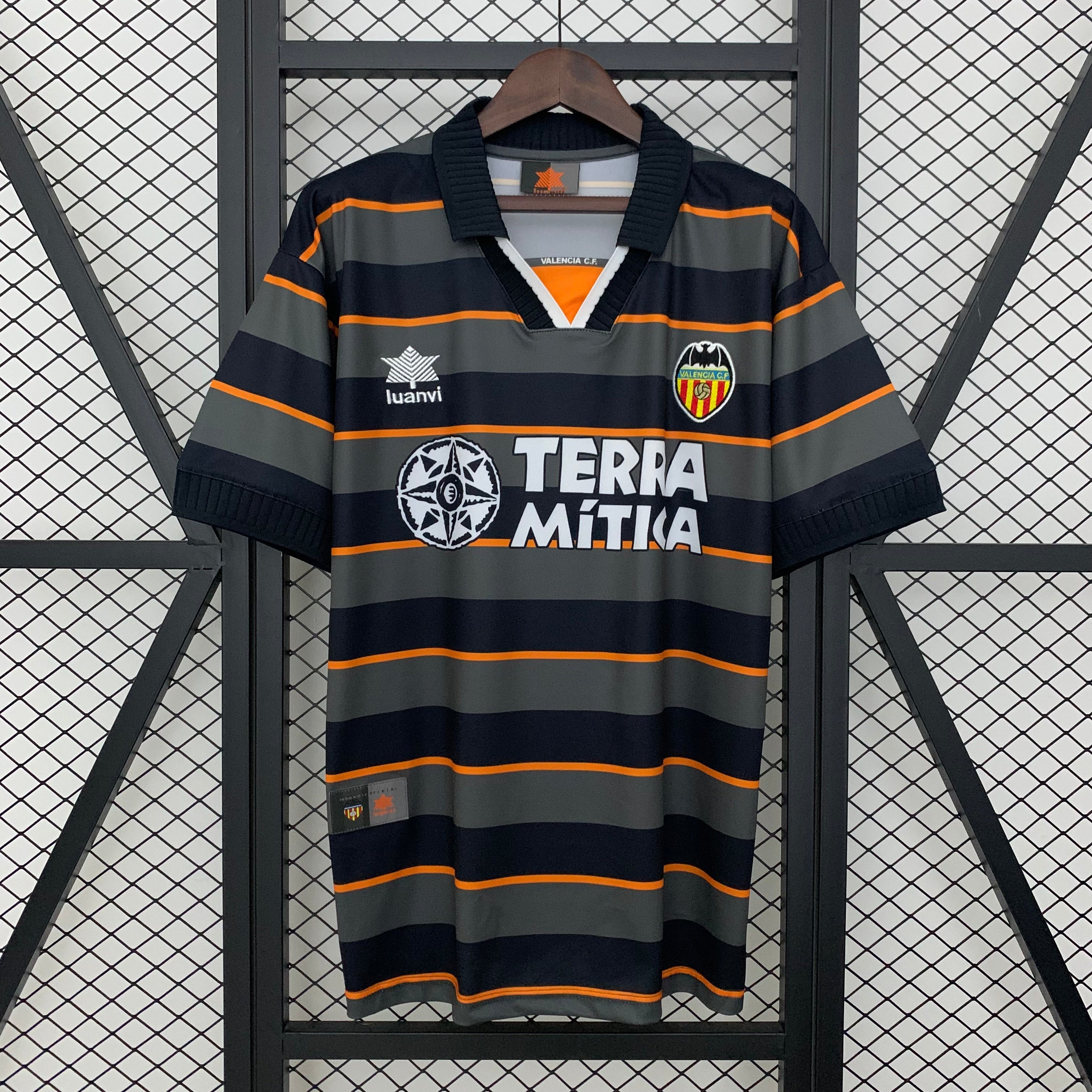 Valencia 99/00 Away